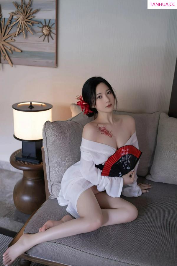 鱼子酱fish  [XiuRen]高清写真图 2025.07.04 No.10514 鱼子酱Fish 白色丝袜第40张图片